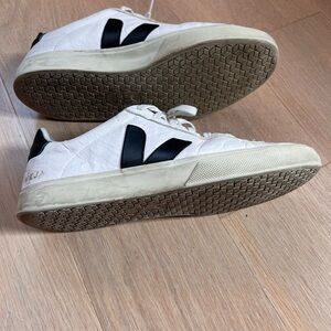 Veja Men's White and Black Casual Sneakers